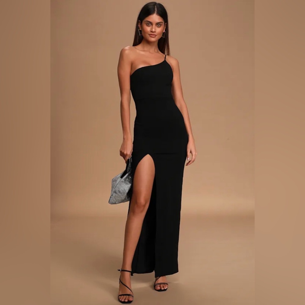 Lulu's Elegant Black One-Shoulder Gown